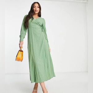Vero Moda Textured Wrap Midi Dress in Green